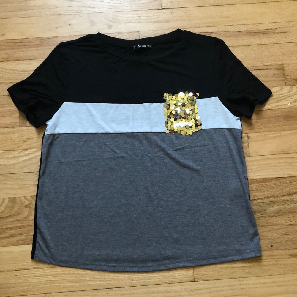 Tshirt with sequin pocket
